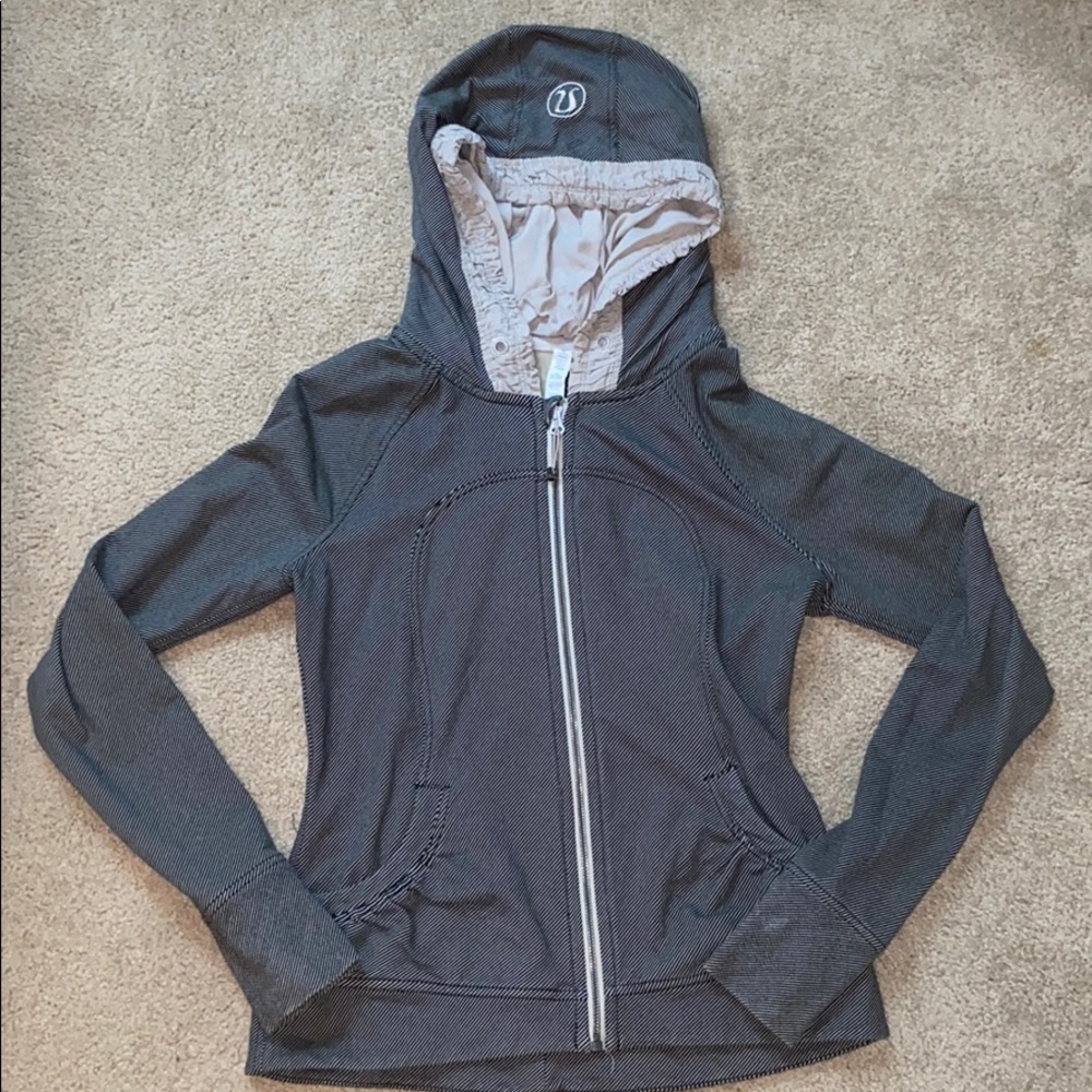 Lululemon zip up jacket size 8